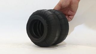 Remplacement des soufflets du ressort pneumatique Firestone W01 R58 4036